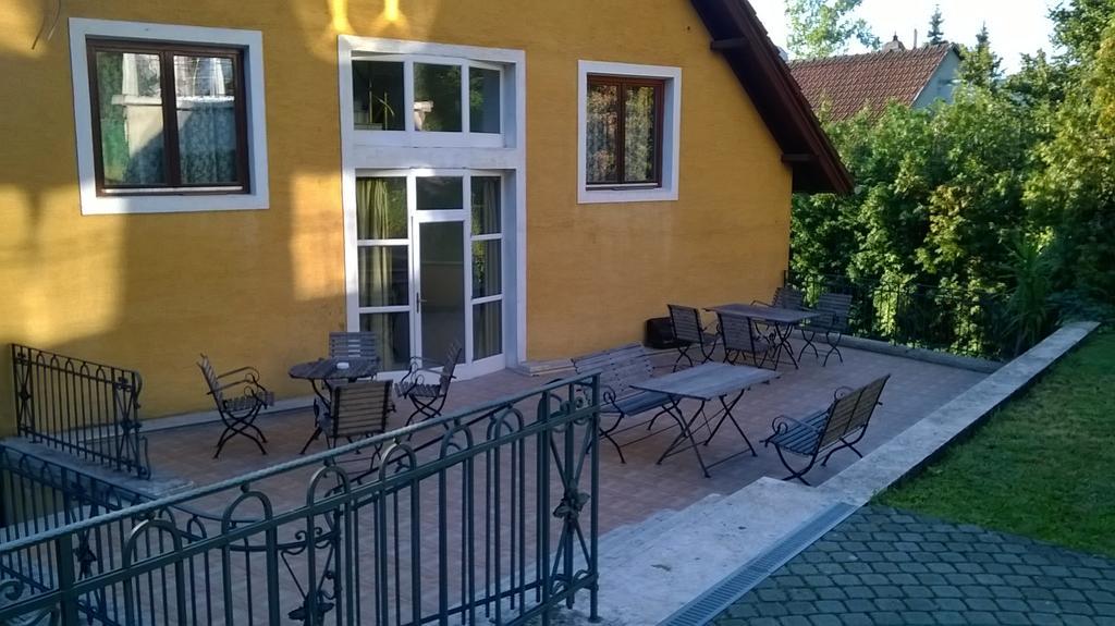 Nr 100 Szentendre Hotel Panzio Szolgaltatasok Eksteriør bilde